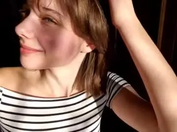 roouse – webcam model profile photo Image 3