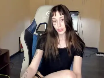 emyliveshow – webcam model profile photo Image 5