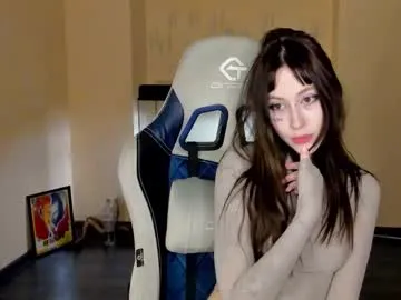 emyliveshow – webcam model profile photo Image 8