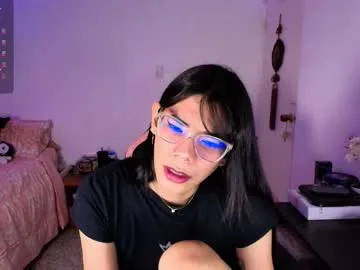 evymiuu – webcam model profile photo Image 3