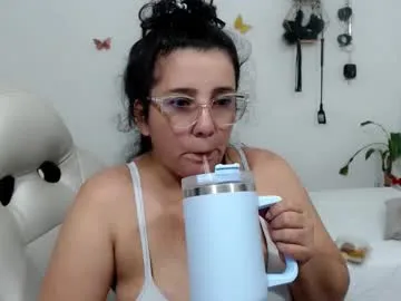 hotmilfbitch – webcam model profile photo Image 15