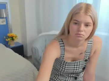 MilaBee – webcam model profile photo Image 2