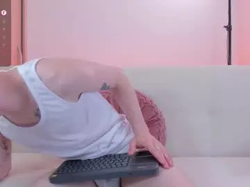 EmmieRae – webcam model profile photo Image 16