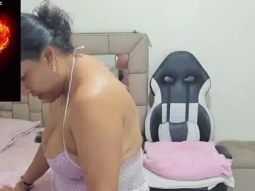 nyomi_browm – webcam model profile photo