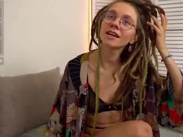 AYW-21 – webcam model profile photo Image 3