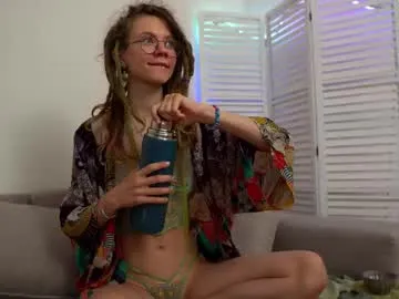 AYW-21 – webcam model profile photo Image 5