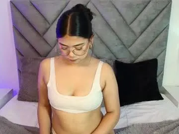 zhu000000 – webcam model profile photo Image 2