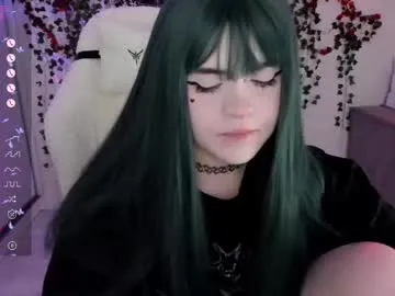 RedQQueen – webcam model profile photo Image 5