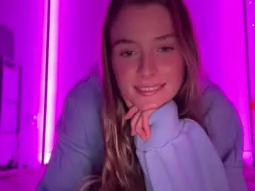 LaureMestler – webcam model profile photo Image 13