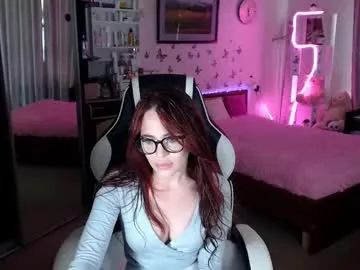 camille-w – webcam model profile photo Image 5