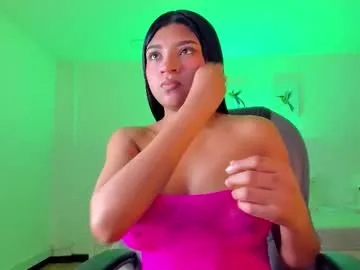 redNatified – webcam model profile photo Image 2