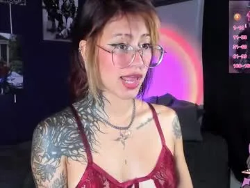 LoveLillyy – webcam model profile photo Image 7