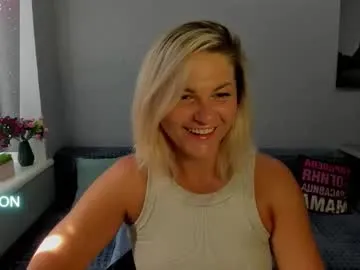 emiilycampbell – webcam model profile photo Image 17
