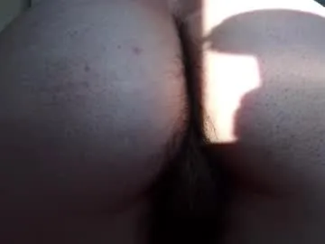 lynnalltop – webcam model profile photo Image 17