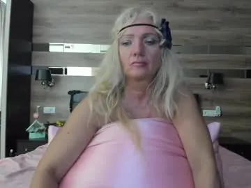 sugarluna69 – webcam model profile photo Image 3