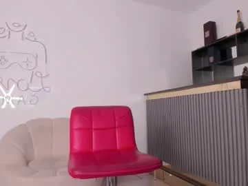 ainaht – webcam model profile photo Image 11