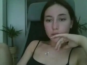SLZAARA – webcam model profile photo Image 2
