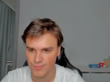 maki-ayy – webcam model profile photo Image 3