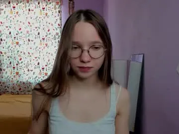LetsFunKARINA – webcam model profile photo Image 9
