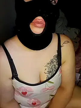 petiteluluxx – webcam model profile photo Image 9
