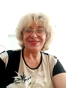 emma_tour – webcam model profile photo Image 4