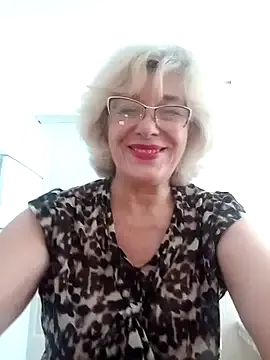 emma_tour – webcam model profile photo Image 6