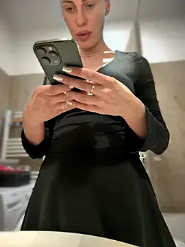 DoriDeluxe66 – webcam model profile photo Image 16