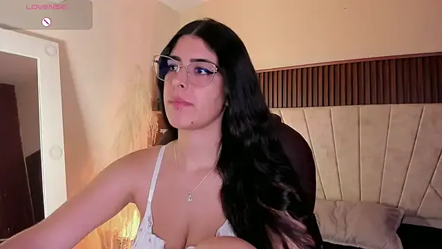 _Alicee_1 – webcam model profile photo Image 16