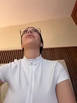 _Alicee_1 – webcam model profile photo Image 7