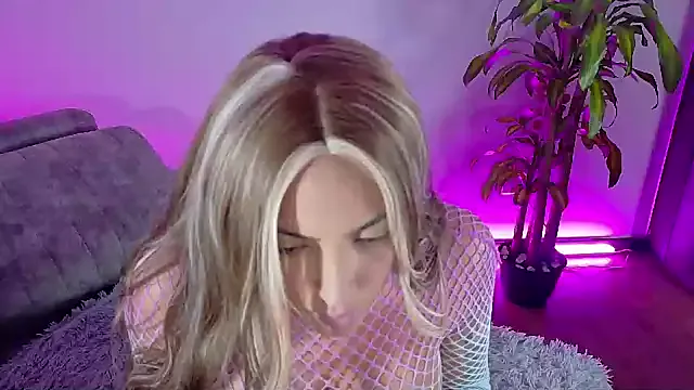 Lustunionn – webcam model profile photo Image 17