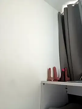 _Abril-Office1 – webcam model profile photo Image 19