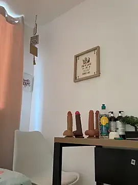 _Abril-Office1 – webcam model profile photo Image 3