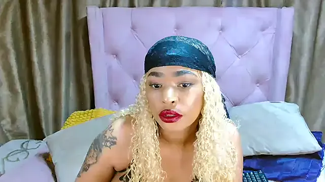 First_loves_sexys – webcam model profile photo Image 12