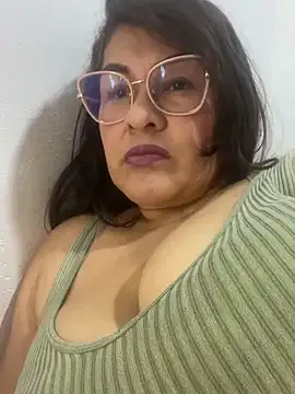 emma_tour – webcam model profile photo Image 3