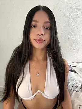 nina_b1um – webcam model profile photo Image 6