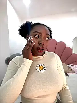 Aurora_-77 – webcam model profile photo Image 12