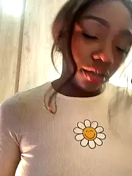 Aurora_-77 – webcam model profile photo Image 9