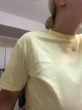 Rose_berry – webcam model profile photo Image 5