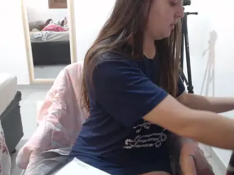 Olivia_OliV – webcam model profile photo Image 2