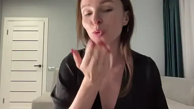 Almmaxxxx – webcam model profile photo Image 9