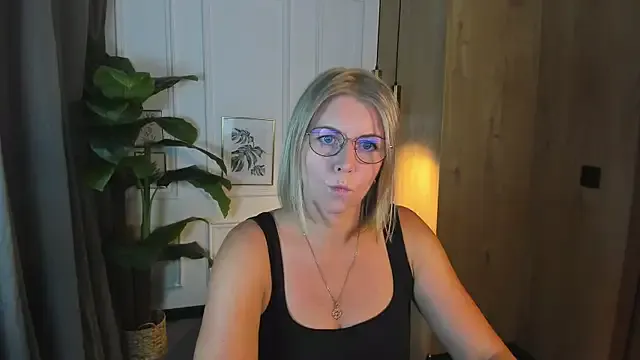 Horny_pratiksha – webcam model profile photo Image 5