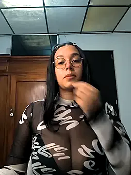 mc-Olivia – webcam model profile photo Image 12