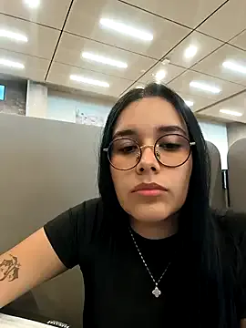 mc-Olivia – webcam model profile photo Image 14