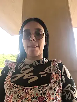 mc-Olivia – webcam model profile photo Image 7