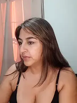 Brilliant-Kiss – webcam model profile photo Image 7