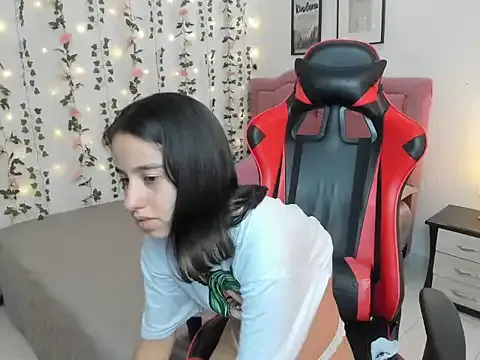 CaseyCumFace – webcam model profile photo Image 8