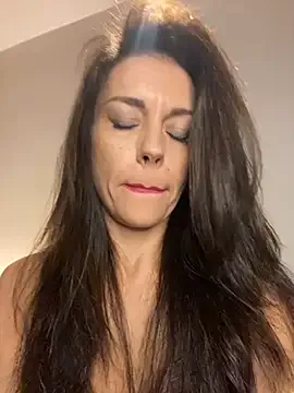 V-Hot-Sweti – webcam model profile photo Image 9