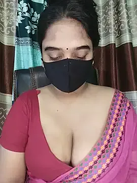 VixenCapri – webcam model profile photo Image 11