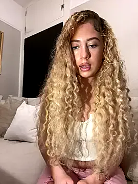 ceceliapidcock – webcam model profile photo Image 4