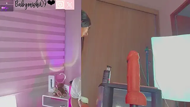 Eden-top – webcam model profile photo Image 3